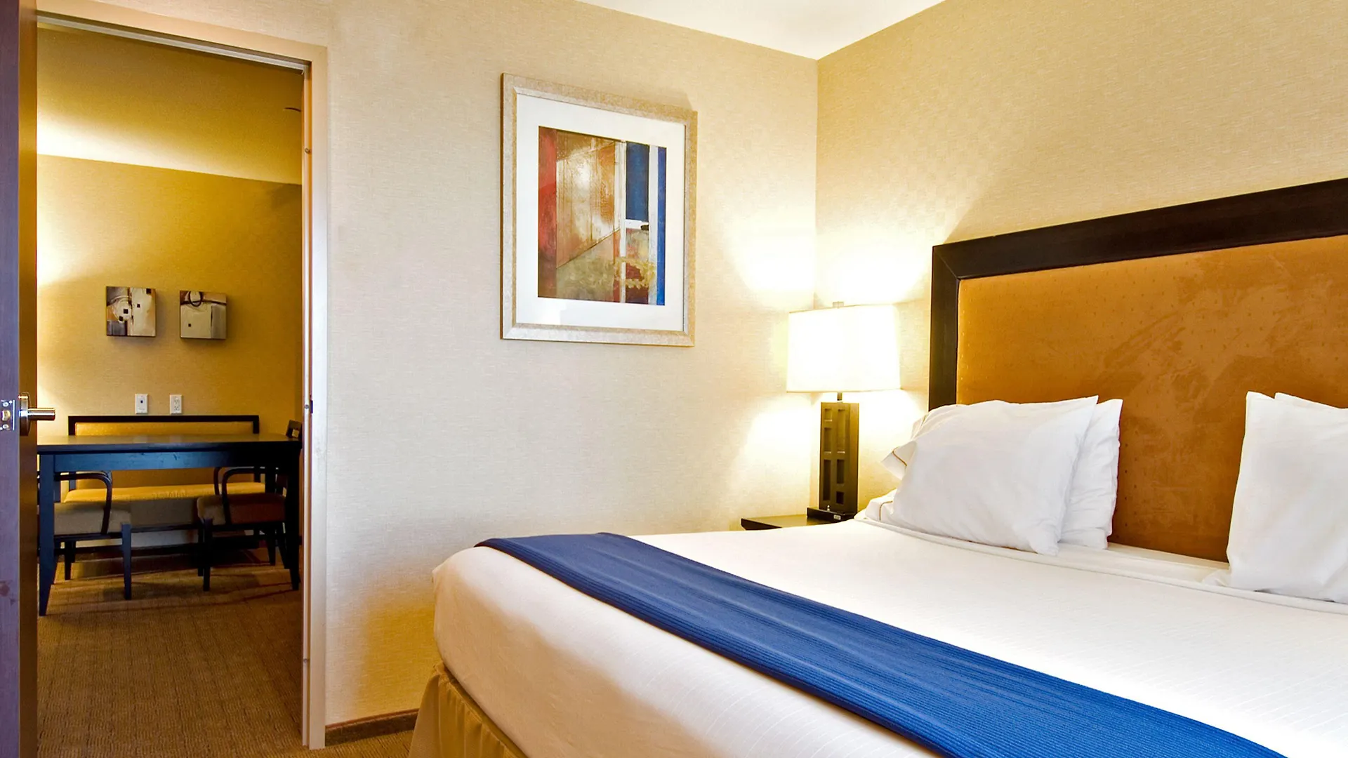 Holiday Inn Express & Suites Riverport Richmond By Ihg 3*,